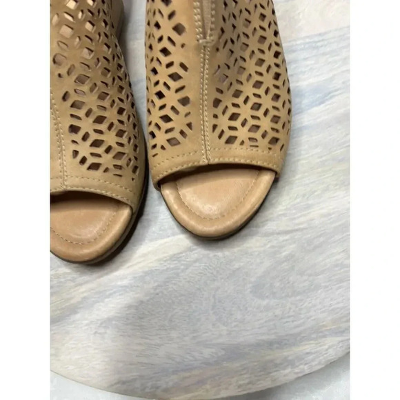 Earth Cascade Camel Tan Laser Cut Open Toe Leather Sandals Women’s Sz 9D - Picture 8 of 9